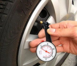 Значение проверки давления в шинах для экономии топлива — особенности автомобиля ВАЗ 2101.